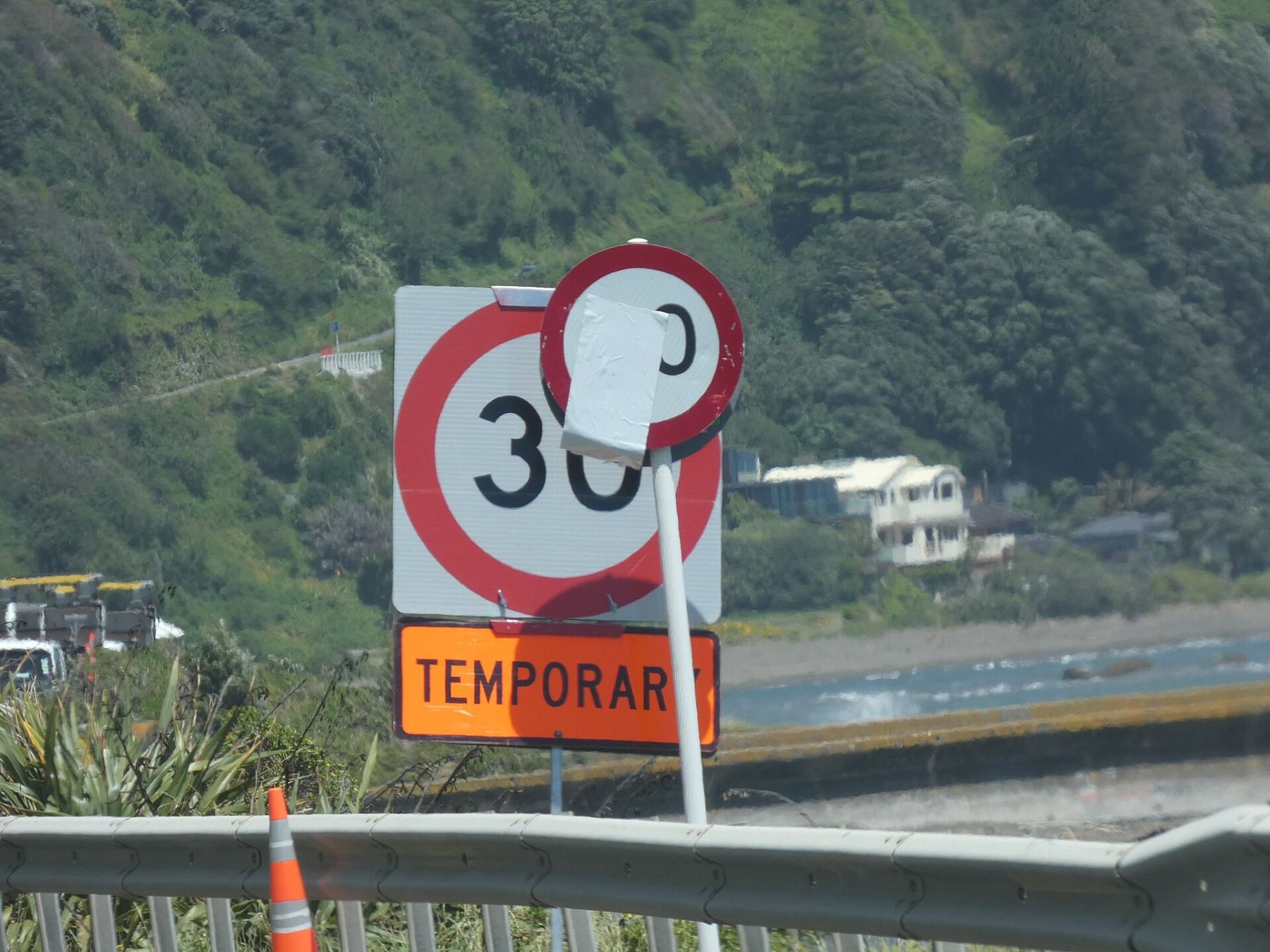 Temporary speed sign at NZ roadworks